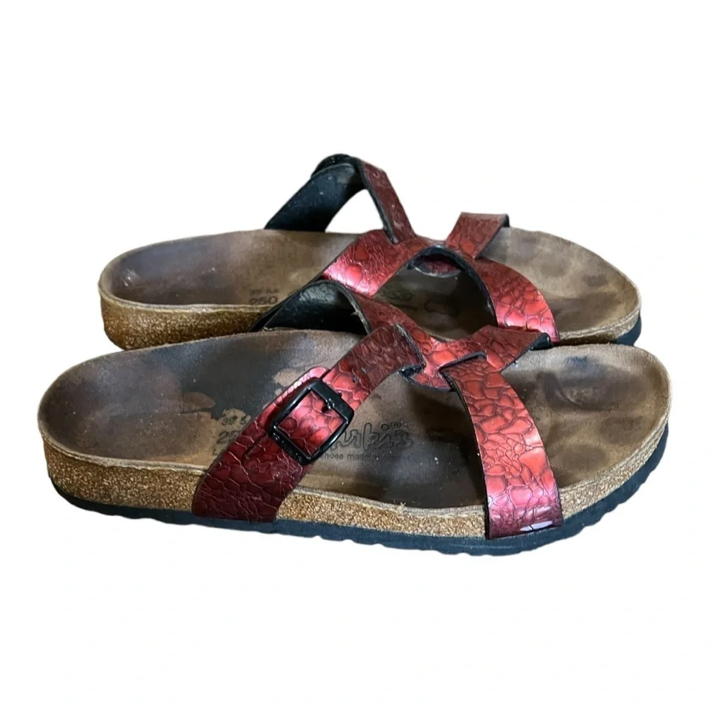Birki’s Red Embossed Reptile Print Sandals Size 39 (L8 / M6)